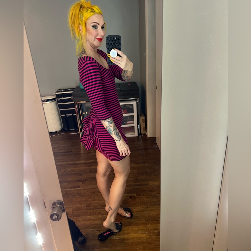 Betsey Johnson 00’s striped ruffle butt dress size medium - Picture 2 of 8